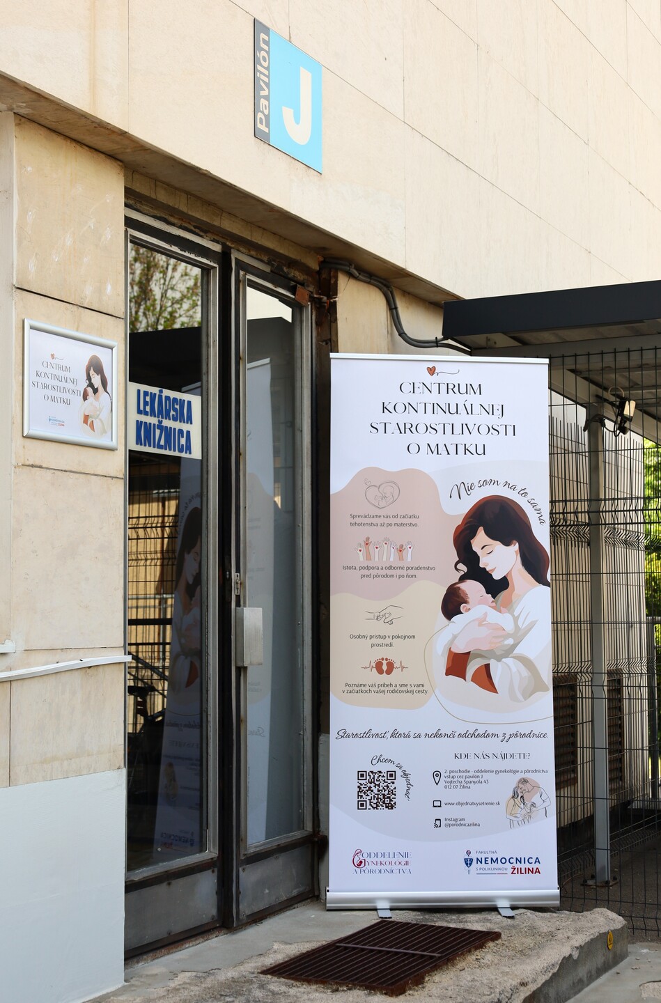FNsP ZA Centrum sídli v pavilóne J na 2. poschodí vchod do lekárskej knižnice