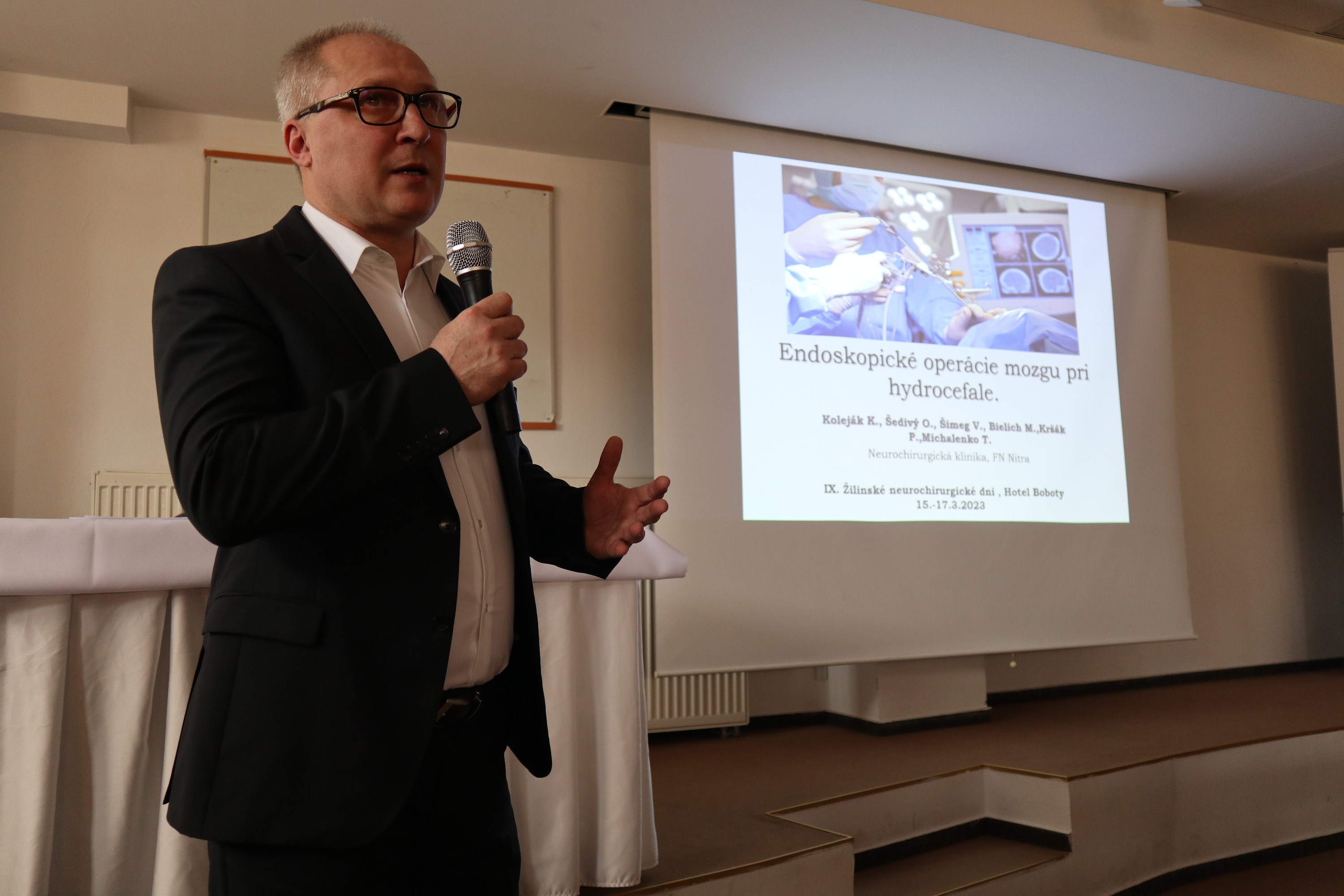 FNsP ZA Konferencie sa zúčastnili významné osobnosti slovenskej neurochirurgie na foto MUDr. Koleják