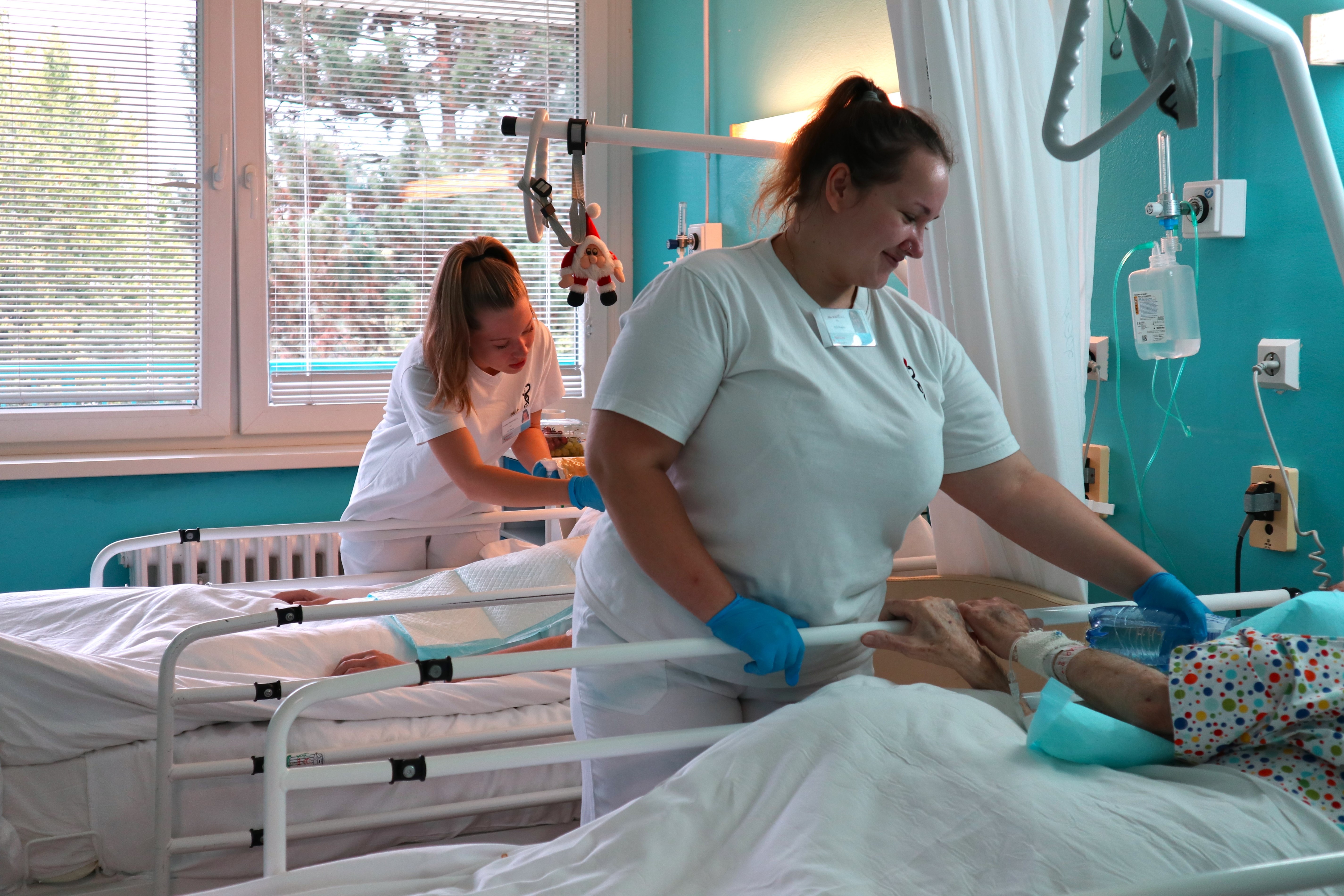 ERASMUS aj v žilinskej nemocnici. Ošetrovateľskú prax tu vykonávajú českí stredoškoláci.