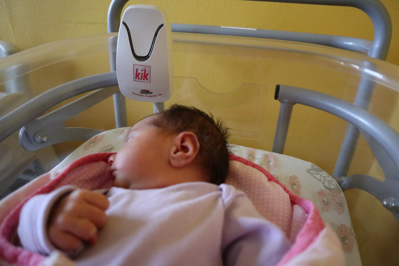 2366 fnsp zav zilinskej porodnici strazia monitory dychu vsetky lozka novorodencov jpg
